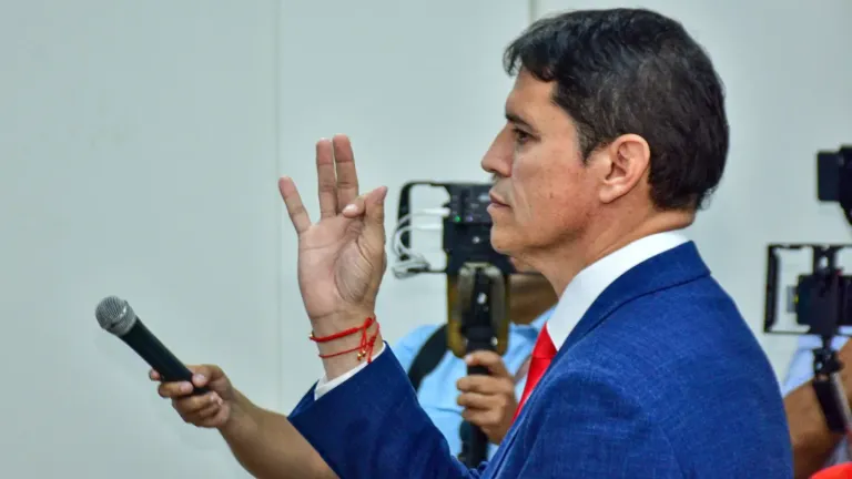 La campaña pasa factura: alcalde alista cambios en subalcaldías y fortalece su estructura política