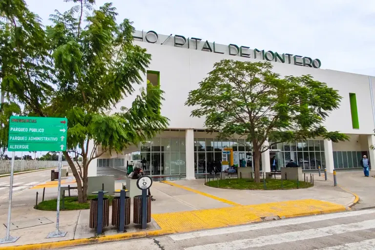 Denuncian retiro irregular de equipos del Hospital de Montero: acelerador lineal quedó afectado
