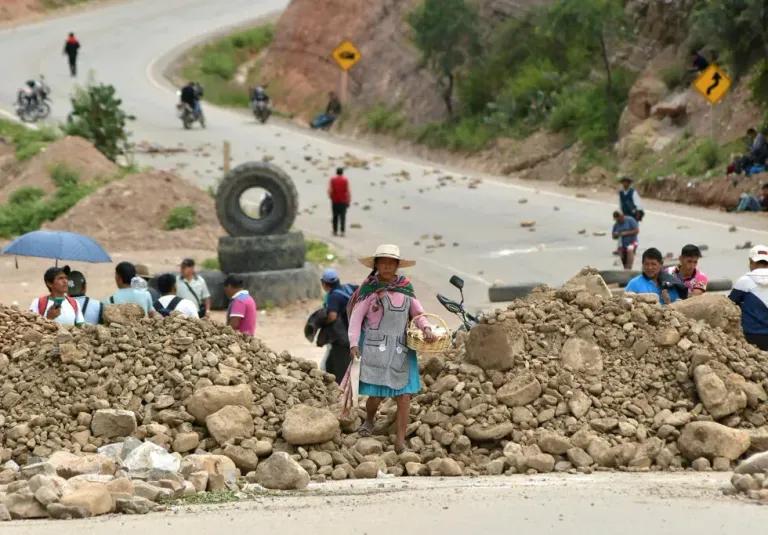 La Paz, el epicentro de los bloqueos: ABC confirma 45 puntos de conflicto vial
