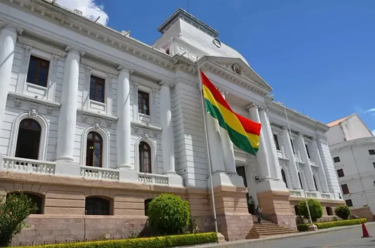 Órgano Judicial advierte con paralizar la justicia en Bolivia si el Gobierno no atiende sus demandas