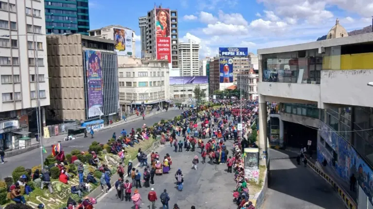 Vuelve la calma al centro paceño; los marchistas se repliegan a los puntos de bloqueos
