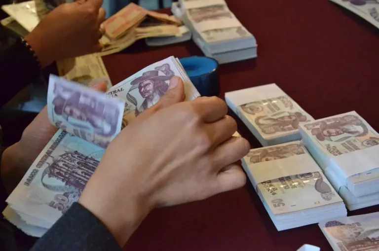 La crisis golpea también a los bancos: agencias financieras cierran en La Paz y El Alto