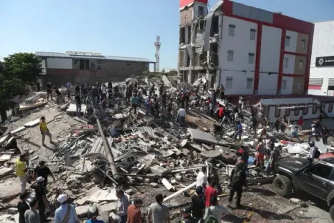 Tragedia en Colombia: terremoto de magnitud 7,4 deja 111 fallecidos